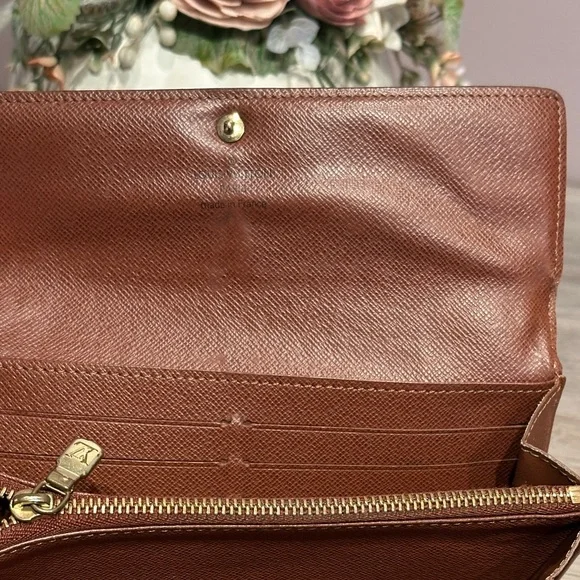 Louis Vuitton Monogram Sarah Wallet - Picture 6 of 12